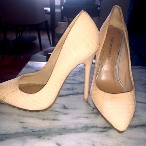Brand new- BCBG MAXAZRIA CREAM ALLIGATOR HEELS